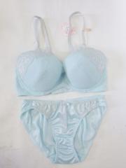 AMO'S STYLE by Triumph