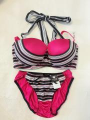 PUG、D70、ブラ＆ショーツ