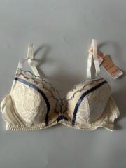 AMO'S STYLE by Triumph、B75、ブラジャー