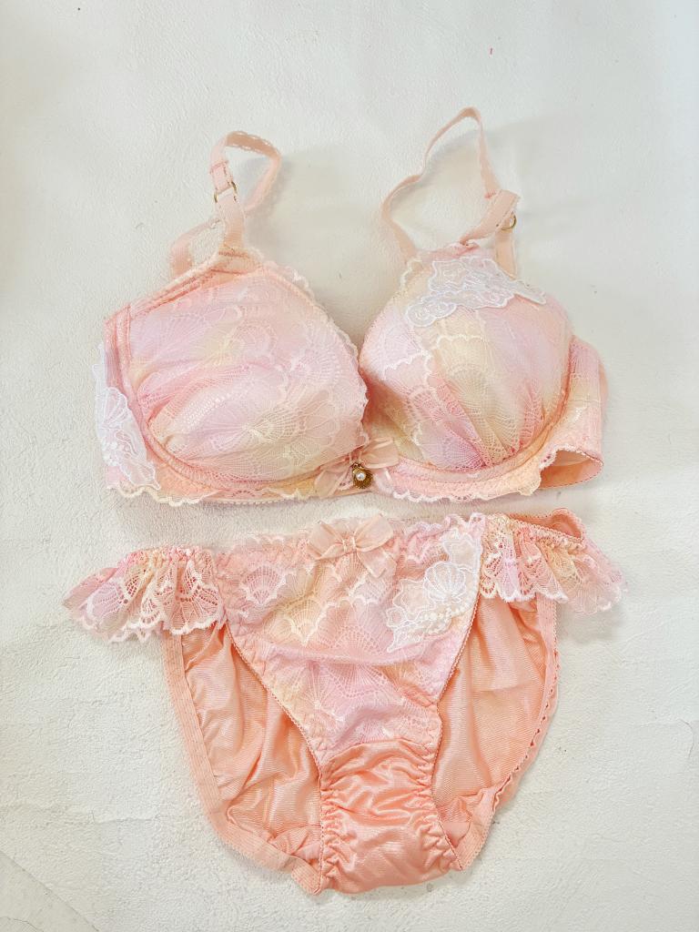 ひろ　中古ラファ パールイヅミ3点 LOVERAN（美匠） ブラ＆ショーツ F65 ファミール｜LOVERAN（美匠）の