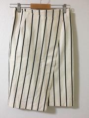 INED、9号、スカート