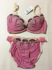 Body Happy、E70、ブラ＆ショーツ