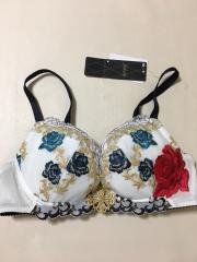 Wacoal Salute、D75、ブラジャー