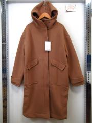 Lallia Mu、38、コート