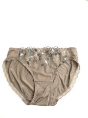 AMO'S STYLE by Triumph