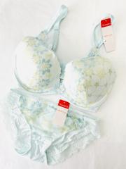 AMO'S STYLE by Triumph、E75、ブラ＆ショーツ