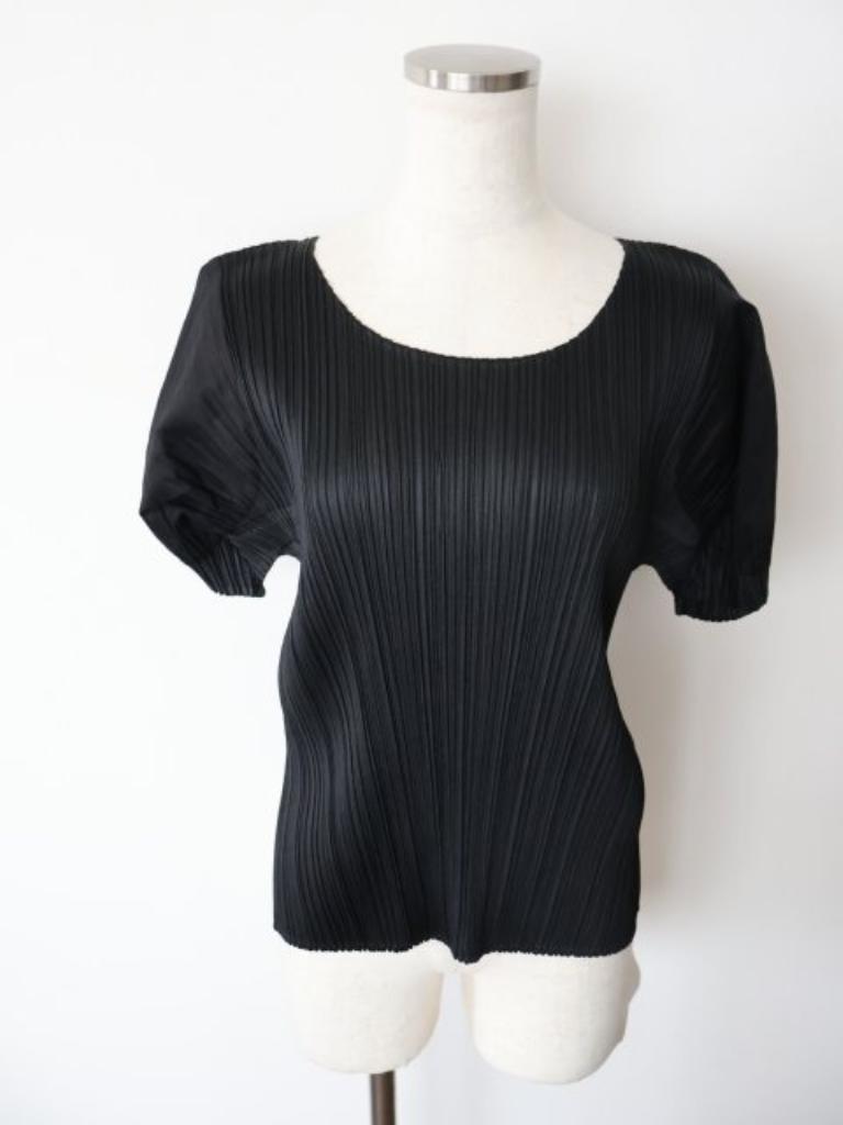PLEATS PLEASE ISSEY MIYAKE