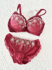 AMO'S STYLE by Triumph