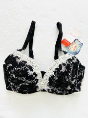 AMO'S STYLE by Triumph