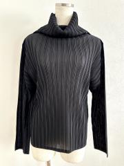 PLEATS PLEASE ISSEY MIYAKE