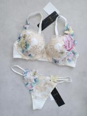 店舗限定☆Wacoal Salute、D75、ブラ＆ショーツ