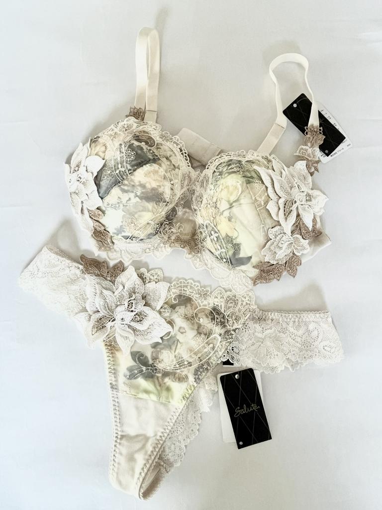 限定発売☆Wacoal Salute ブラ＆ショーツ E75 ジュリア札幌店｜限定