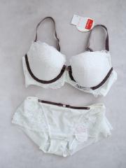 AMO'S STYLE by Triumph、E70、ブラ＆ショーツ