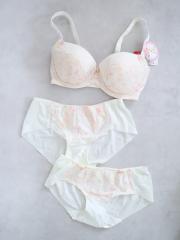 AMO'S STYLE by Triumph、E65、ブラ＆ショーツ