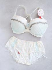 AMO'S STYLE by Triumph、F65、ブラ＆ショーツ