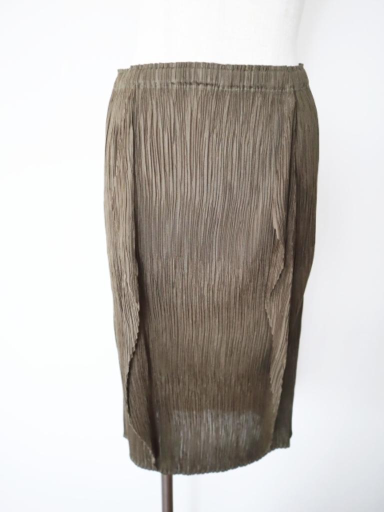 PLEATS PLEASE ISSEY MIYAKE