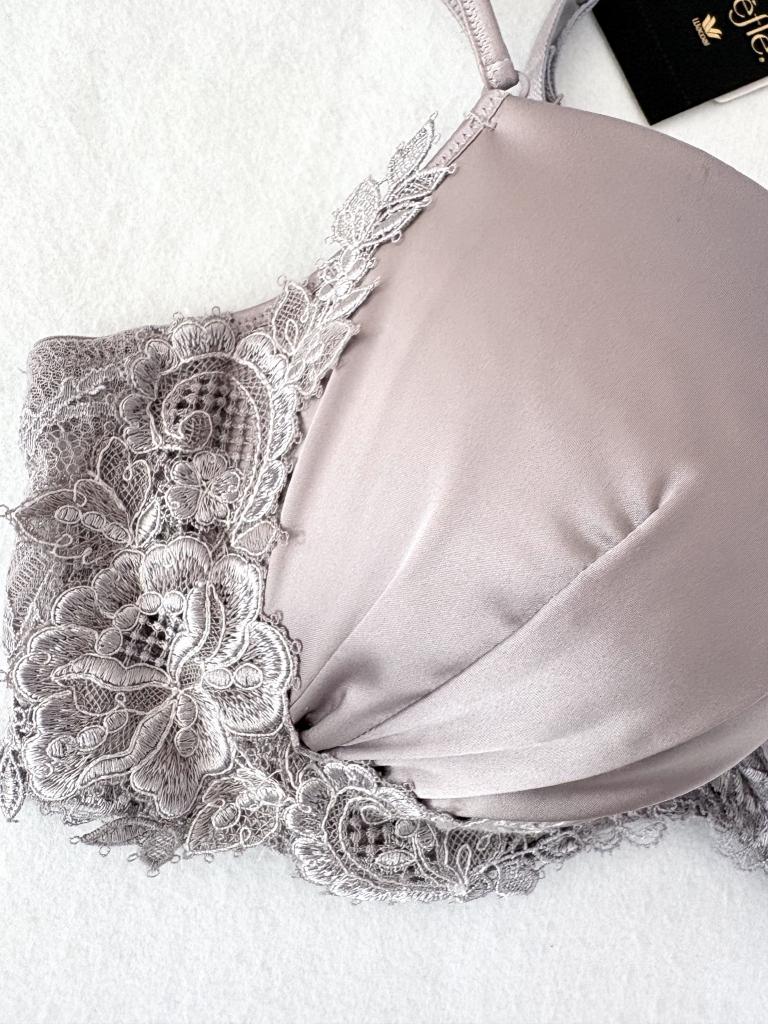 ❤️希少‼️ワコールTrefle トレフル45G♡薔薇♡ブラF75&ノーマルL IV ❤️希少‼️ワコールTrefle トレフル45G♡薔薇♡ブラF75&ノーマルL IV ❤️