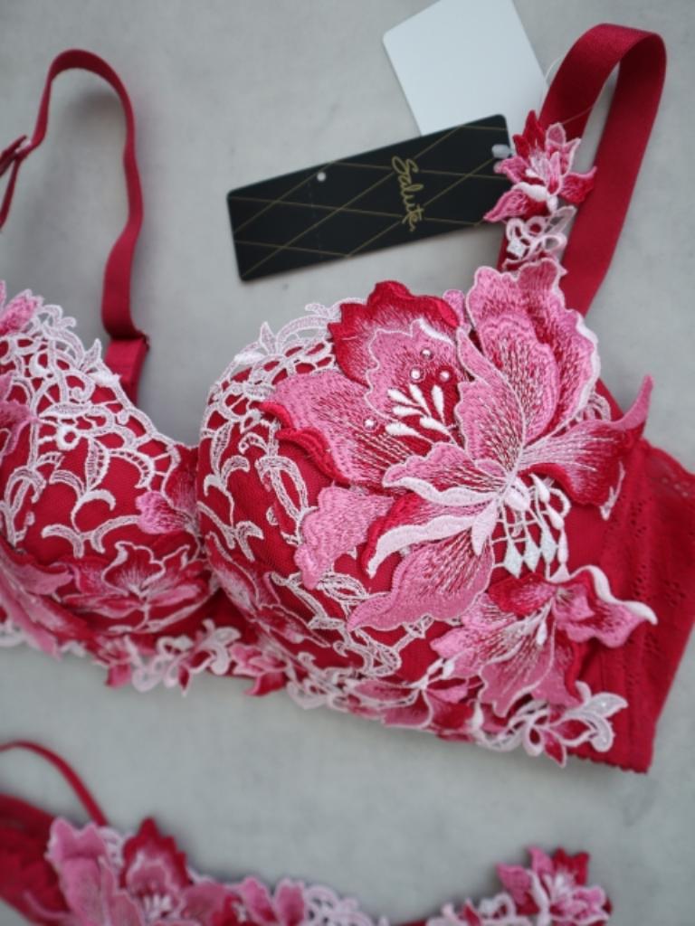 【新品タグ付】ワコールSalute ブラジャーB75&ショーツL 事前予約コレクション☆Wacoal Salute ブラ＆ショーツ F75 ジュリア