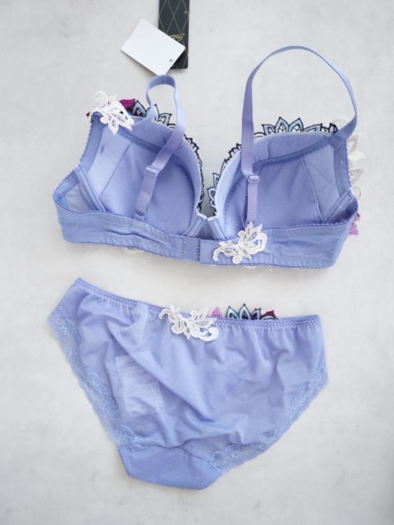 【新品タグ付】ワコールSalute ブラジャーB75&ショーツL Wacoal Salute ブラ＆ショーツ E75 ジュリア札幌店｜Wacoal Saluteの