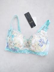 Wacoal Salute、F75、ブラジャー