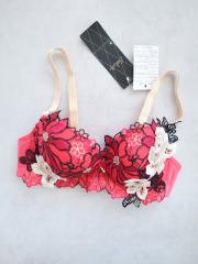 Wacoal Salute、D65、ブラジャー
