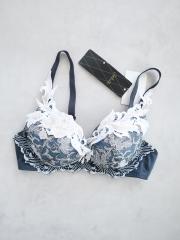 Wacoal Salute、D65、ブラジャー