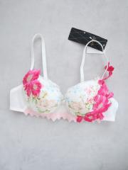 Wacoal Salute、C75、ブラジャー