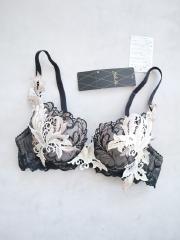 Wacoal Salute、C65、ブラジャー