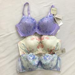 AMO'S STYLE by Triumph