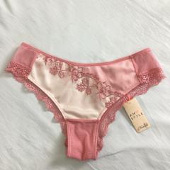 AMO'S STYLE by Triumph