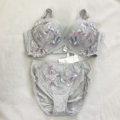 2024年製　RED LABEL by Triumph