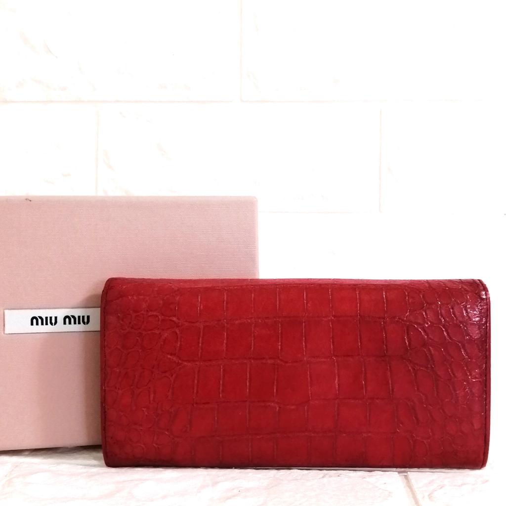 miu miu レッド キルティング 長財布　箱付き miu miu レッド キルティング 長財布 箱付き 2113129611.jpg