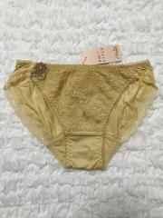 AMO'S STYLE by Triumph