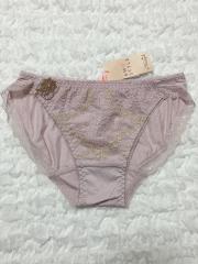 AMO'S STYLE by Triumph