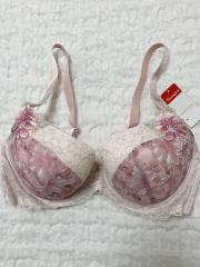 AMO'S STYLE by Triumph