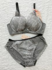 AMO'S STYLE by Triumph