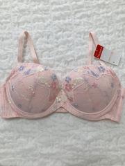 AMO'S STYLE by Triumph