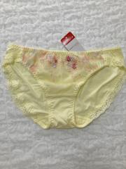 AMO'S STYLE by Triumph