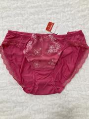 AMO'S STYLE by Triumph