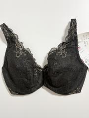Wacoal ALULA、E75、ブラジャー