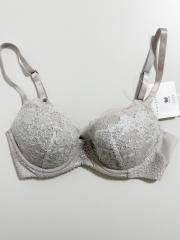 Wacoal LASEE、B70、ブラジャー