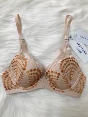 VALISERE by Triumph、D65、ブラジャー