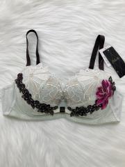 Wacoal Salute、D75、ブラジャー