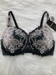 Wacoal Salute、F70、ブラジャー