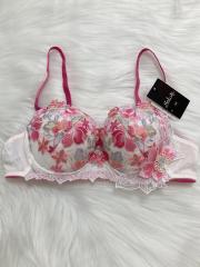 Wacoal Salute、C75、ブラジャー