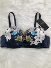 Wacoal Salute、D75、ブラジャー