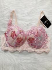 Wacoal Salute、E65、ブラジャー