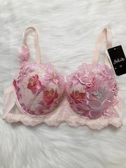 Wacoal Salute、E65、ブラジャー