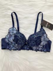 Wacoal Salute、B65、ブラジャー