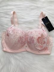 Wacoal Salute、F65、ブラジャー